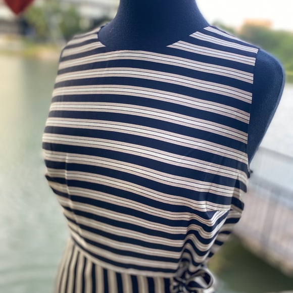 Vince Camuto Gold/Black - Picture 4 of 6